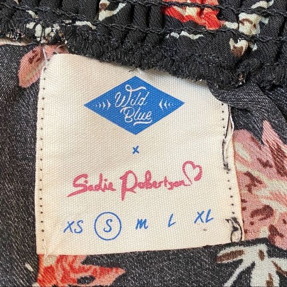 Wild Blue SADIE ROBERTSON Women's Small Off Shoulder Floral Casual Top Blouse - Picture 6 of 7